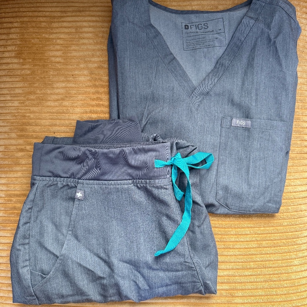FIGS SCRUB SET